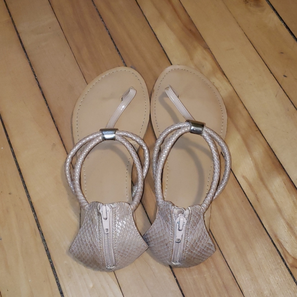 Beige Sandals 🙋🏾‍♀️